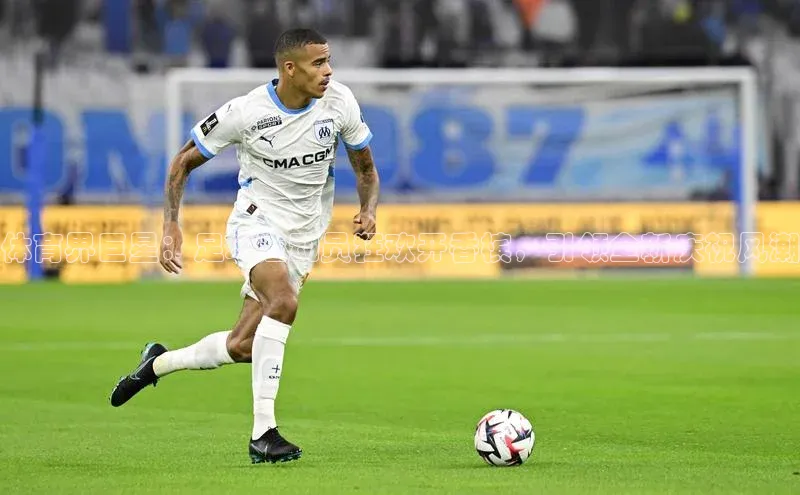 非凡棋牌中文在线体育界巨星：足球运动员狂欢开香槟，引领全新庆祝风潮